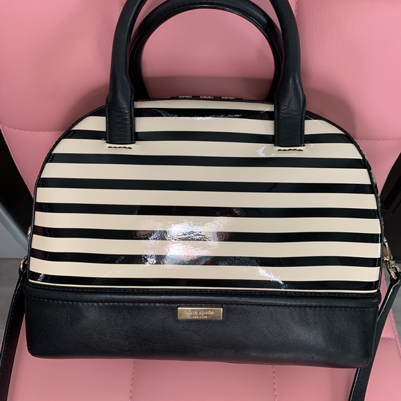 Kate Spade Purse! - Picture 3 of 11